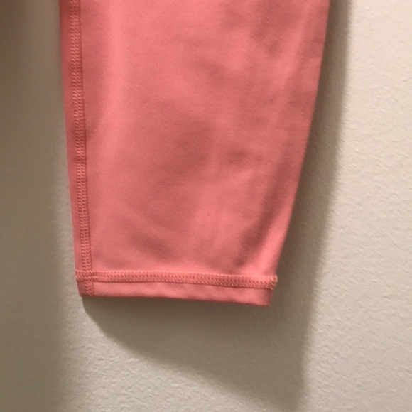 NWOT Fabletics 7/8 Peach Leggings w/Zipper Large - Picture 6 of 6